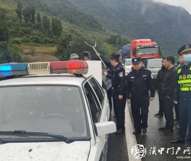 漢中王某持械堵高速，被警方制服！
