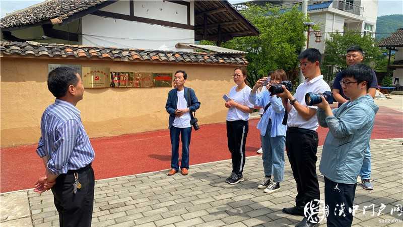  揚百年榮光·看紅色天漢 ——網絡媒體重走紅軍路主題采訪走進鎮巴縣黎壩鎮