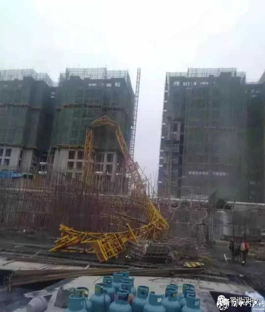 人死亡，南鄭“12.10”塔式起重機(jī)坍塌事故，一干部以玩忽職守罪被公訴"