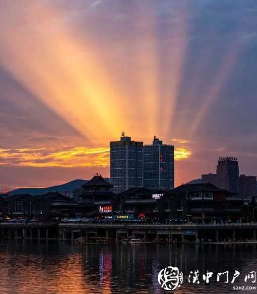西鄉(xiāng)· 彩霞飄 夕陽(yáng)紅！