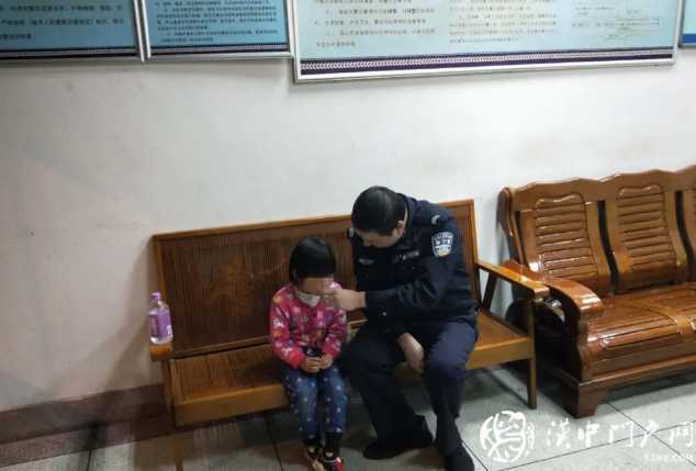 端水喂飯、公主抱！漢中公安“民警奶爸”太暖心！