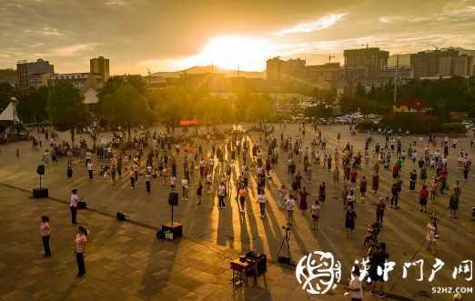 西鄉(xiāng)· 彩霞飄 夕陽(yáng)紅！