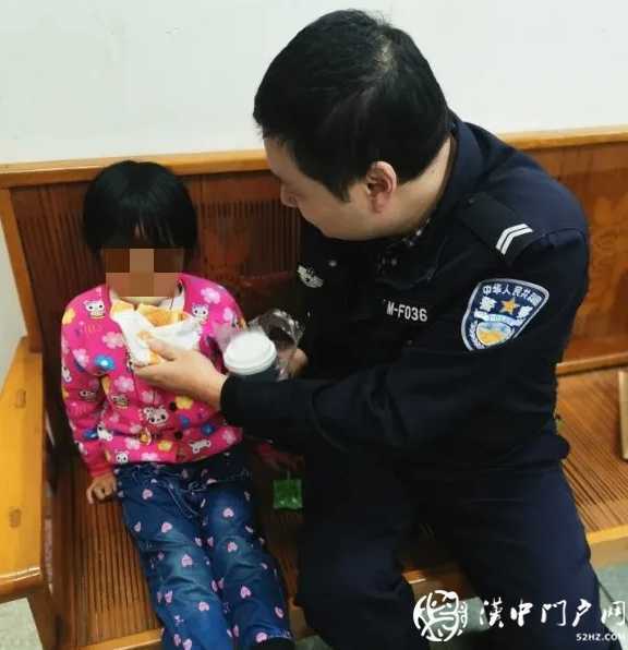 端水喂飯、公主抱！漢中公安“民警奶爸”太暖心！