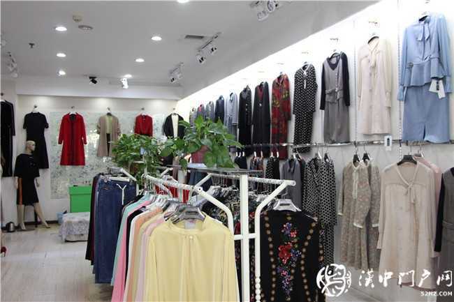 運(yùn)達(dá)九龍商城負(fù)一樓商戶(hù)對(duì)運(yùn)達(dá)批發(fā)市場(chǎng)感謝贈(zèng)旗！