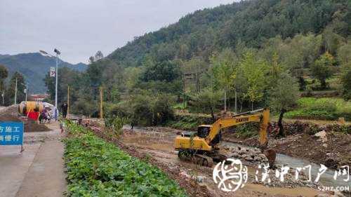 鎮巴黎壩春生社區再造新橋，正在施工