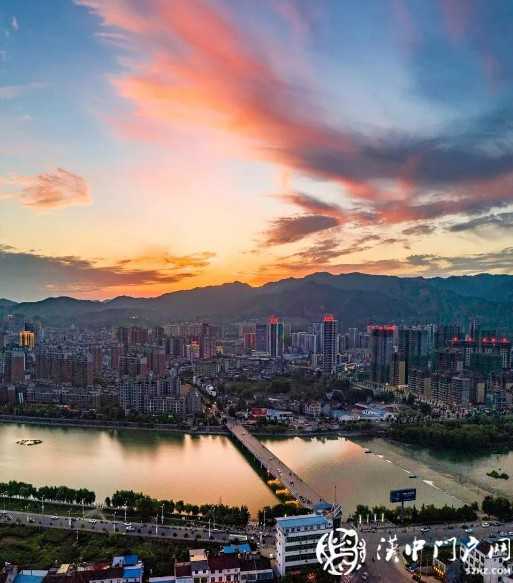 西鄉(xiāng)· 彩霞飄 夕陽(yáng)紅！