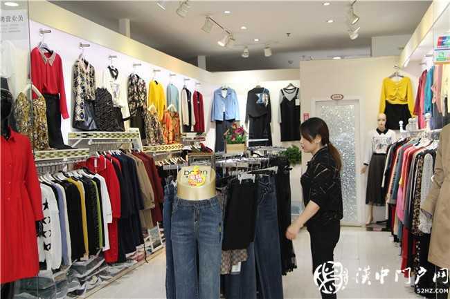 運(yùn)達(dá)九龍商城負(fù)一樓商戶(hù)對(duì)運(yùn)達(dá)批發(fā)市場(chǎng)感謝贈(zèng)旗！
