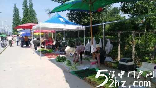 漢臺區中心城區統一規劃設置了2800個臨時便民市場。