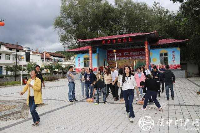 漢中市醫(yī)保局聯(lián)合開展消費扶貧和團隊建設活動