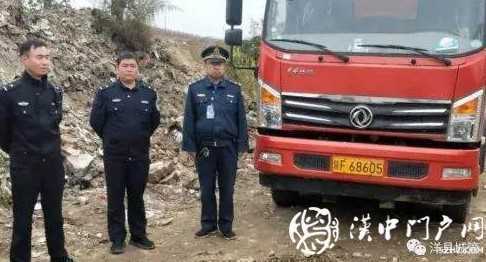 洋縣一土方運輸車擅自傾倒建筑垃圾，渣土辦當即叫停