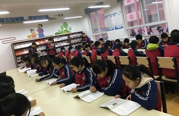 漢八中開(kāi)展“書香滿校園·閱讀潤(rùn)心靈”系列活動(dòng)