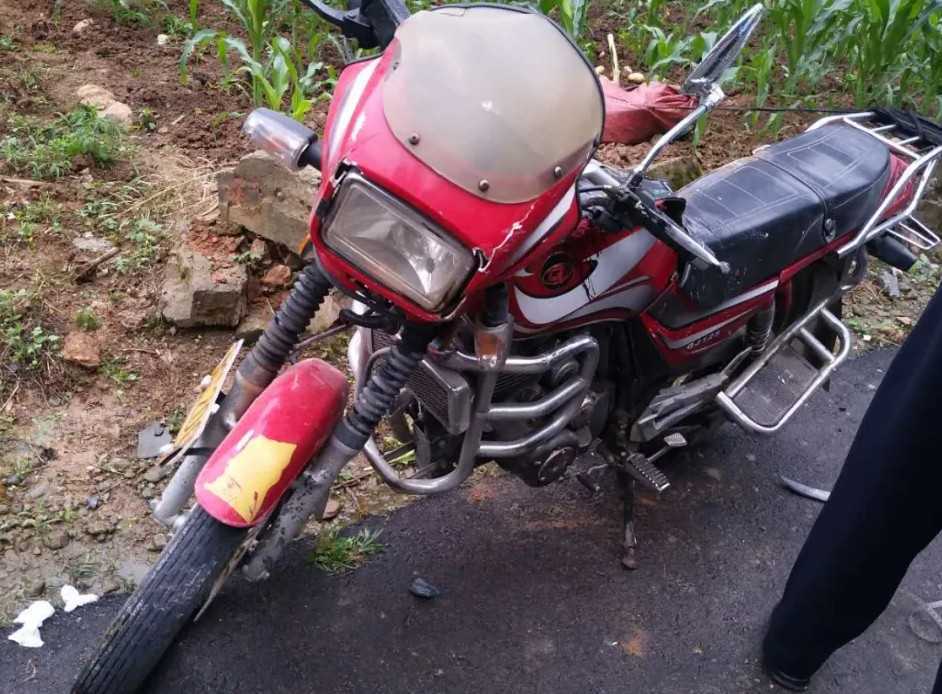 漢中寧強一面包車路滑失控，致路邊農戶當場死亡！