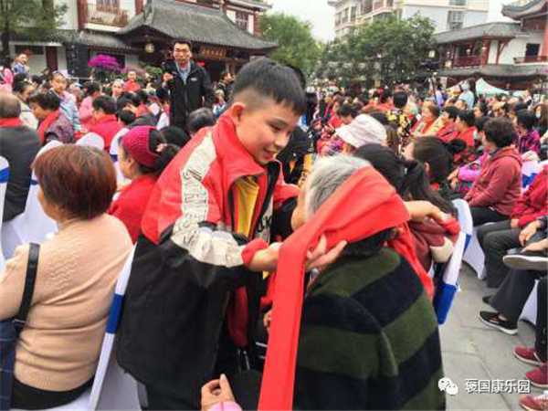情濃重陽 老少同樂——褒國(guó)康樂園重陽演唱會(huì)”在褒國(guó)古鎮(zhèn)舉行