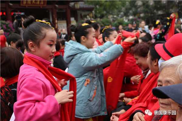 情濃重陽 老少同樂——褒國(guó)康樂園重陽演唱會(huì)”在褒國(guó)古鎮(zhèn)舉行