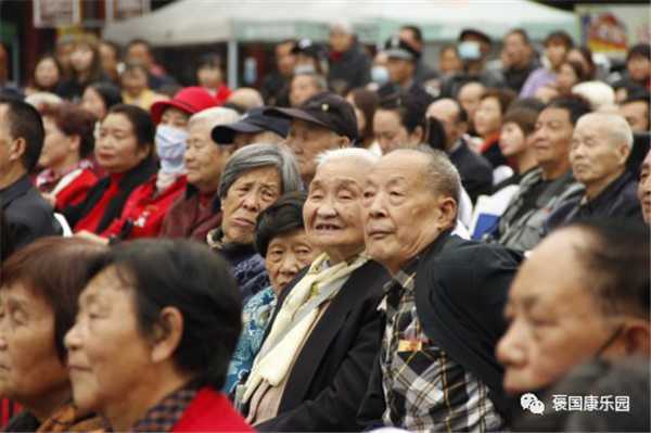 情濃重陽 老少同樂——褒國(guó)康樂園重陽演唱會(huì)”在褒國(guó)古鎮(zhèn)舉行