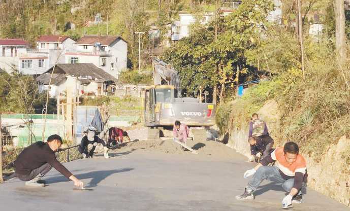 鎮(zhèn)巴縣涇洋街道辦在 6 村（社區(qū)）開建水泥路31公里、橋梁3座66.4延米，年內(nèi)完工