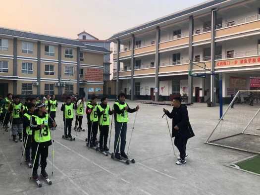漢臺區舒家營中學寒假期間持續開展青少年運動員越野滑輪訓練備戰市運會
