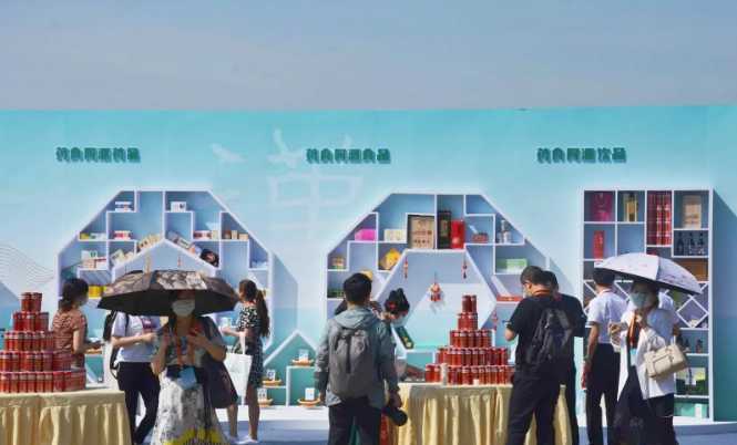 中醫藥發展高峰論壇暨首屆西北道地藥材博覽會在漢中舉行