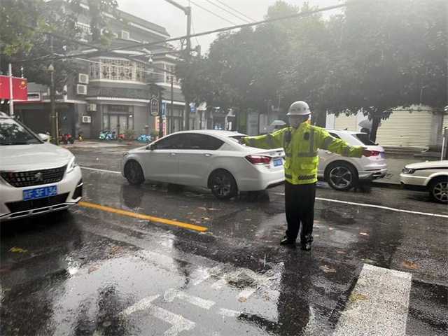 68小時堅守！漢中交警大隊圓滿完成國慶假期道路交通安保任務"