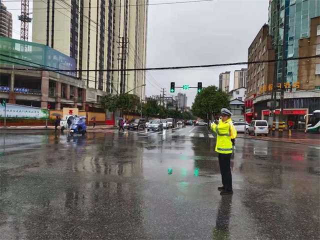 68小時堅守！漢中交警大隊圓滿完成國慶假期道路交通安保任務"