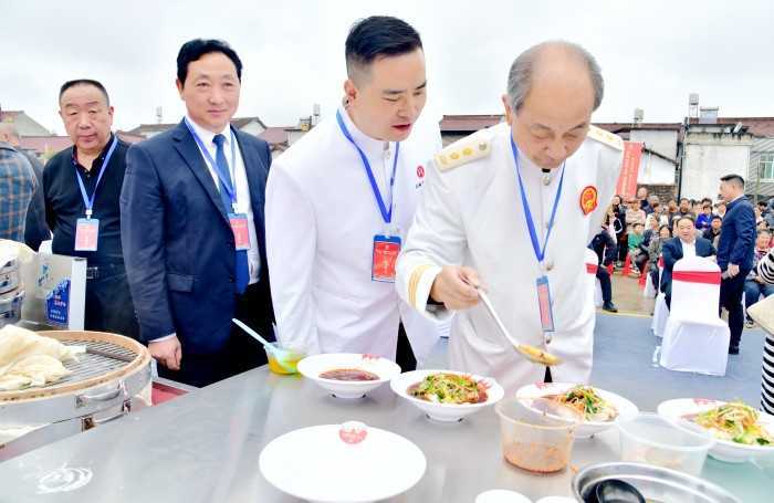 第二屆漢中(城固)面皮大賽在上元觀古鎮(zhèn)火熱啟動