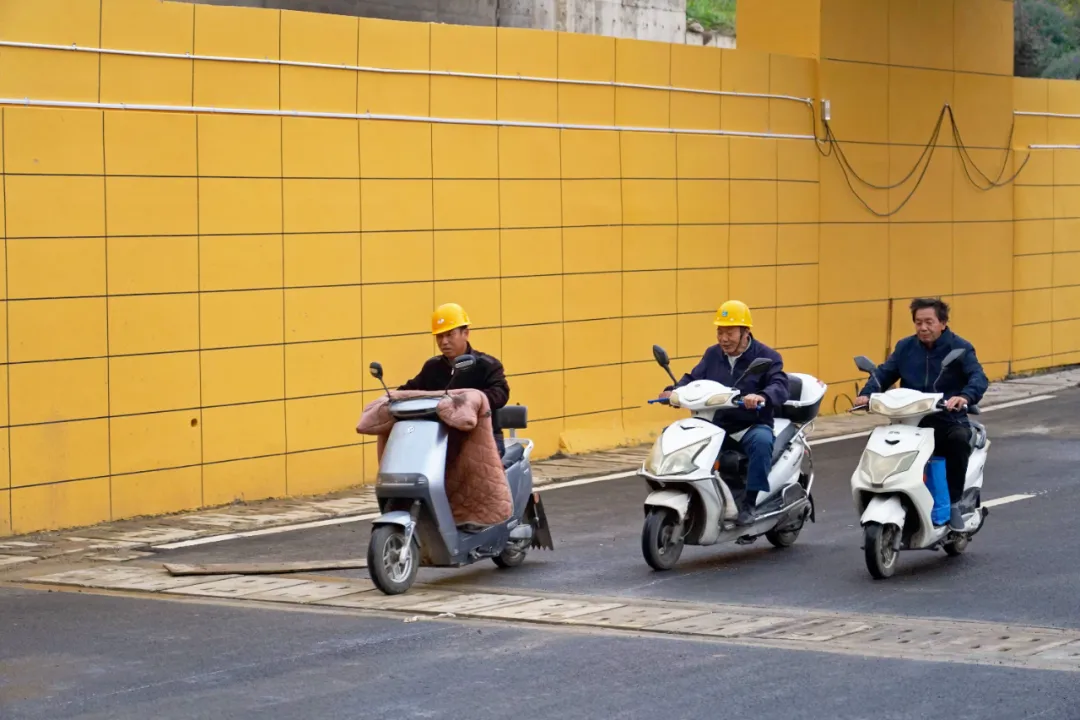 出行方便了！漢中興漢新區(qū)惠府路主車道通車！