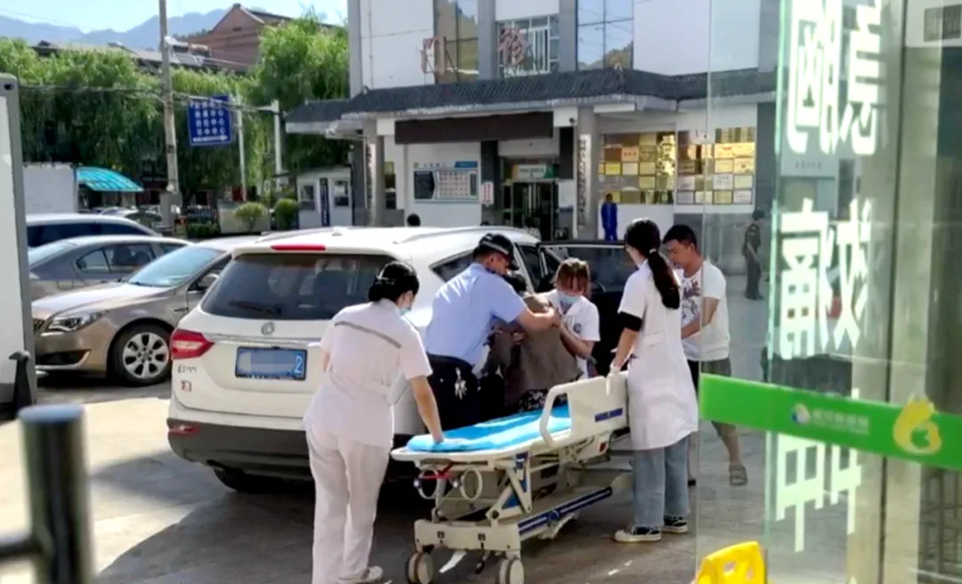 “別怕！跟著警車走，我們來開道”