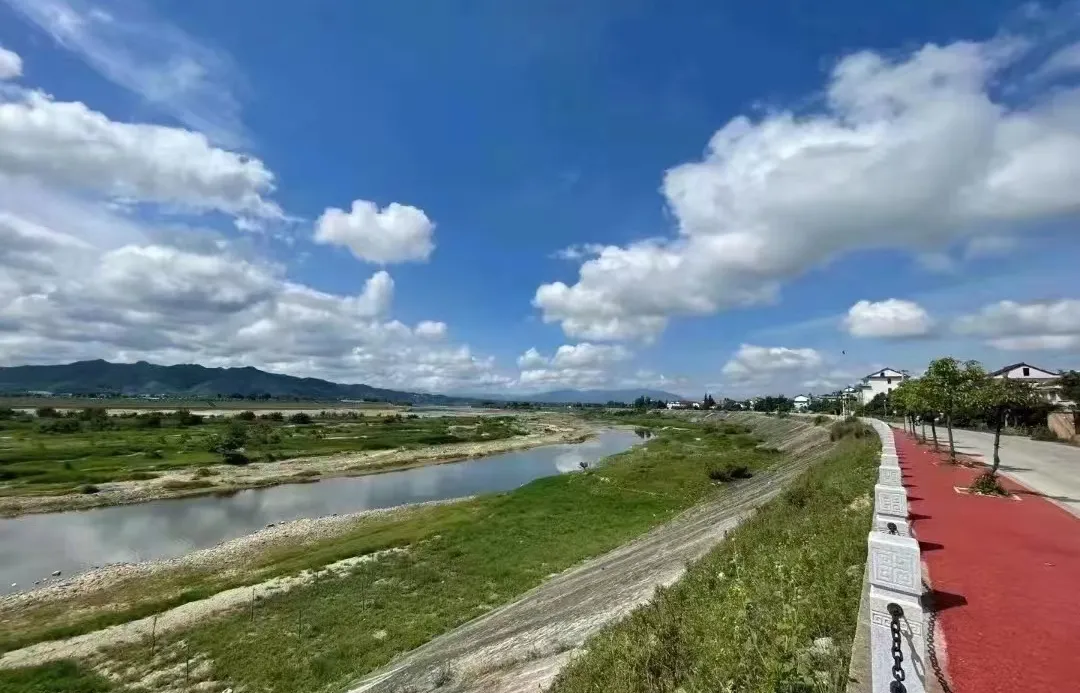 漢臺：“河小青”呵護(hù)“一河清水”