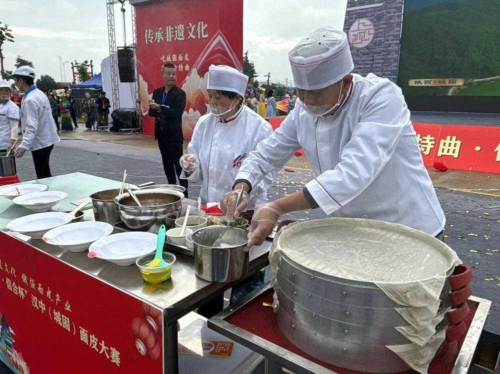 第二屆漢中(城固)面皮大賽在上元觀古鎮(zhèn)火熱啟動