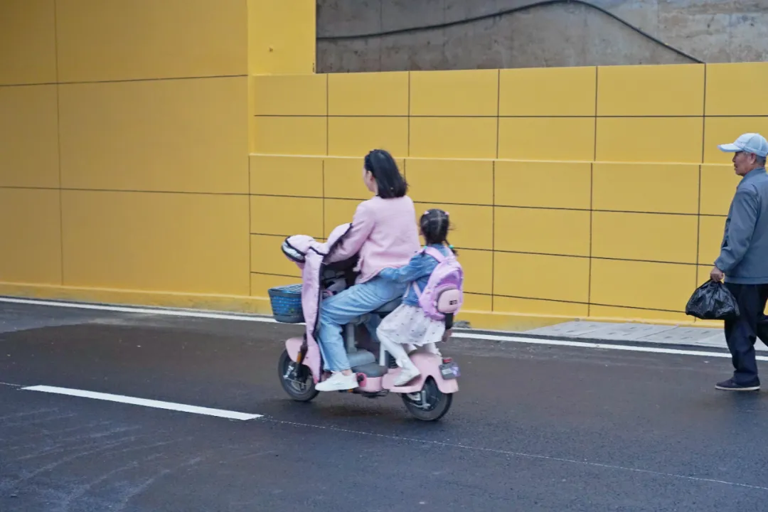 出行方便了！漢中興漢新區(qū)惠府路主車道通車！