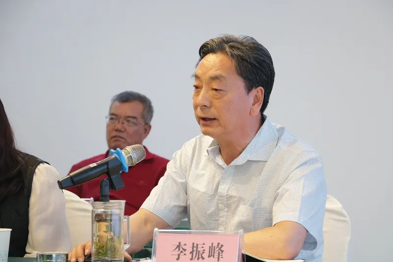 李振峰：文章貴在有“三度”——讀丁小村新著《大地的初心》